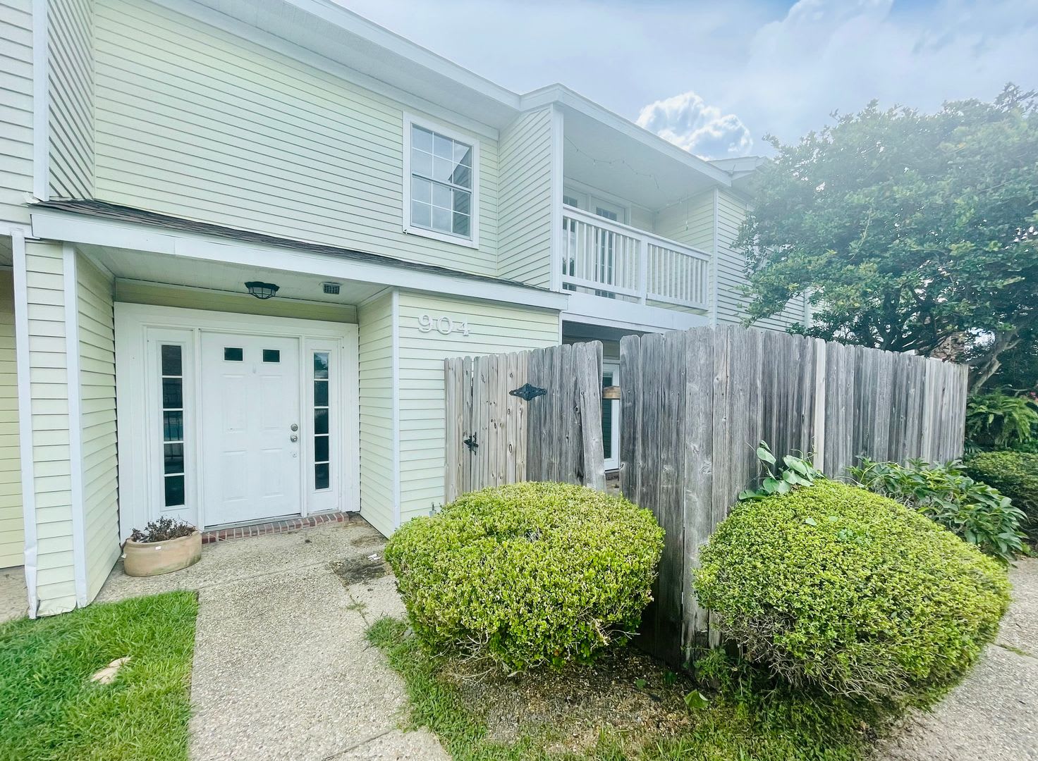 Charming 2 Bed, 1.5 Bath Townhouse in Lafayette! – photo 1