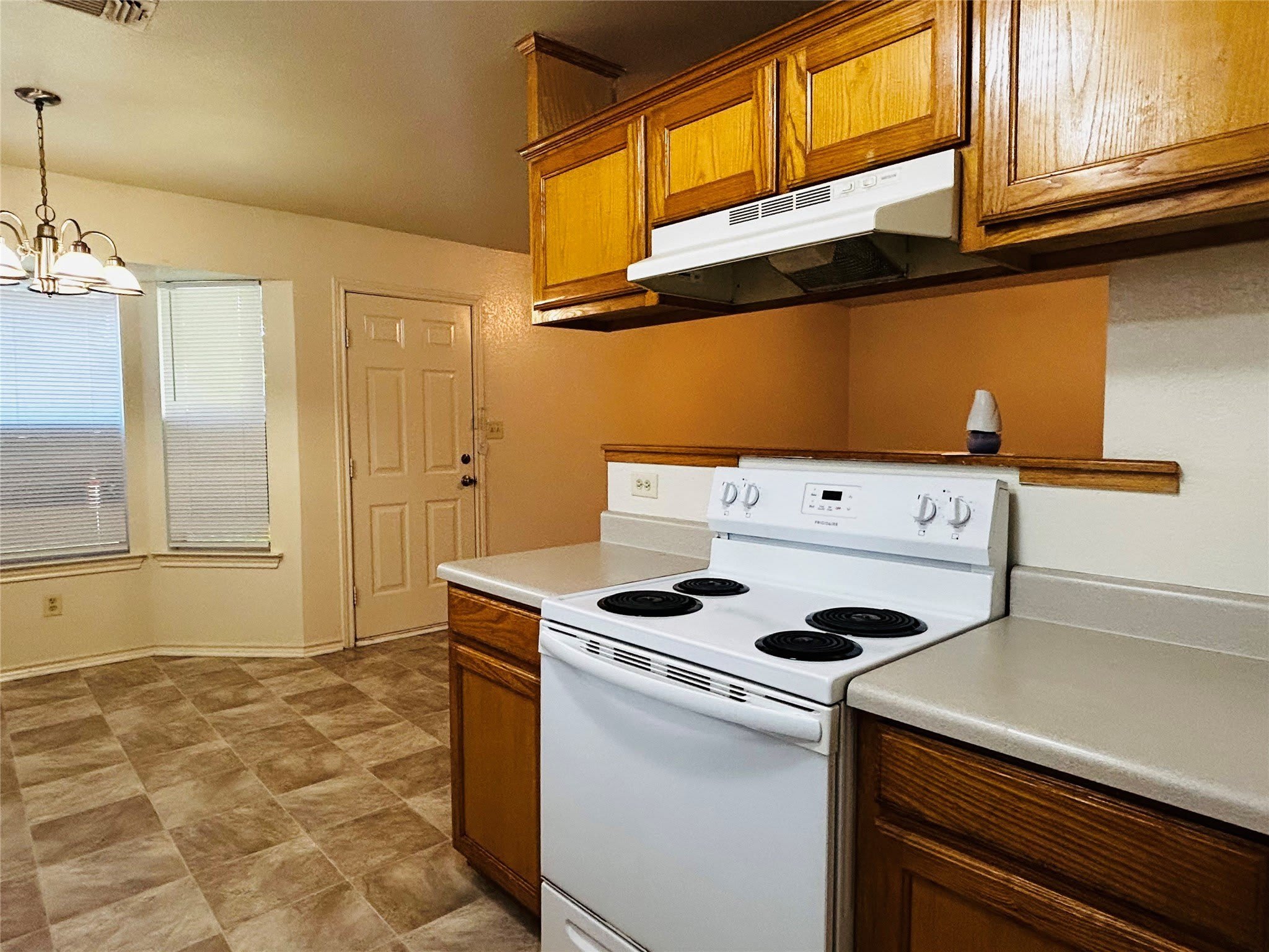 1602 Moss Street – photo 4