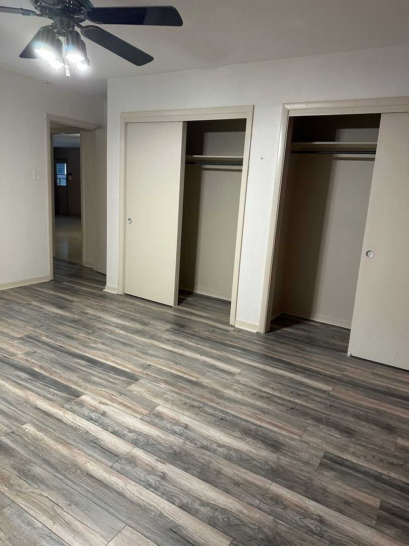 MID CITY SOUTH HOME FOR RENT – photo 5
