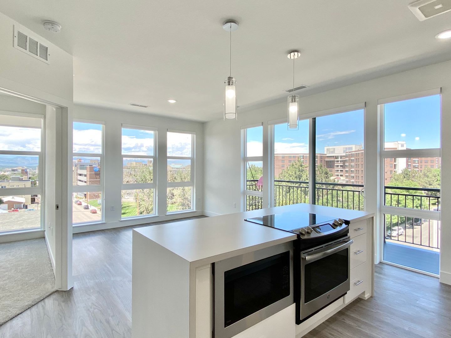 Luxury Top-Floor Condo with Stunning Mountain & City Views – photo 2