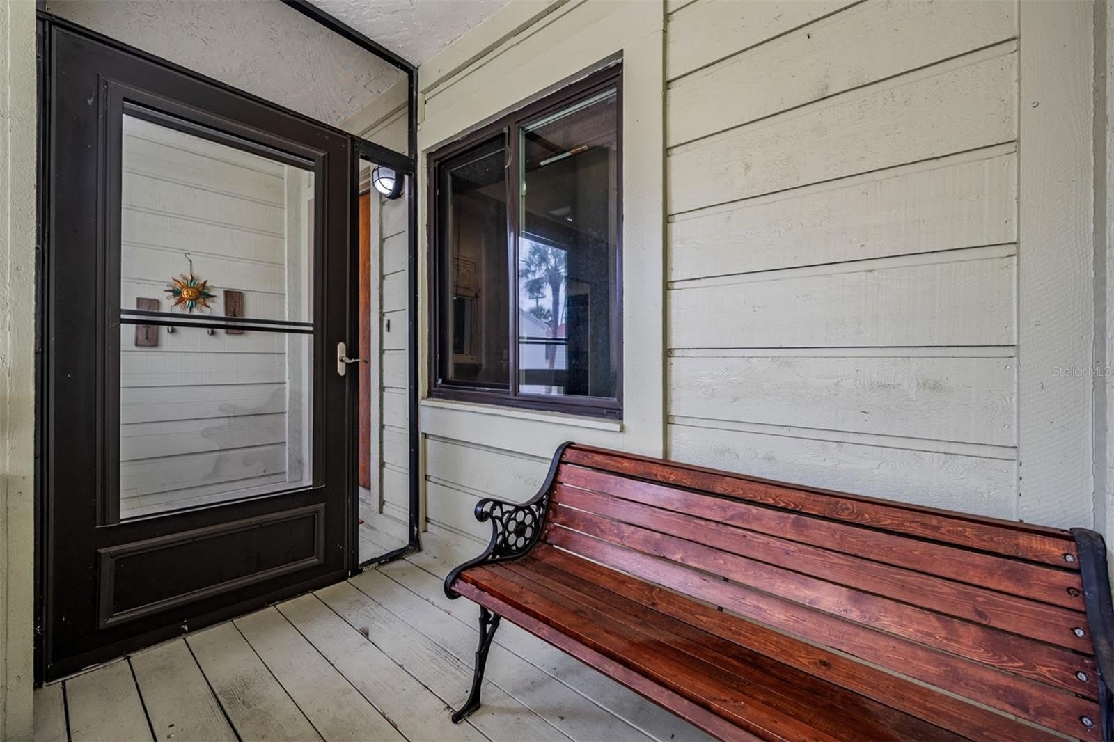 637 DRAKE Lane N – photo 2