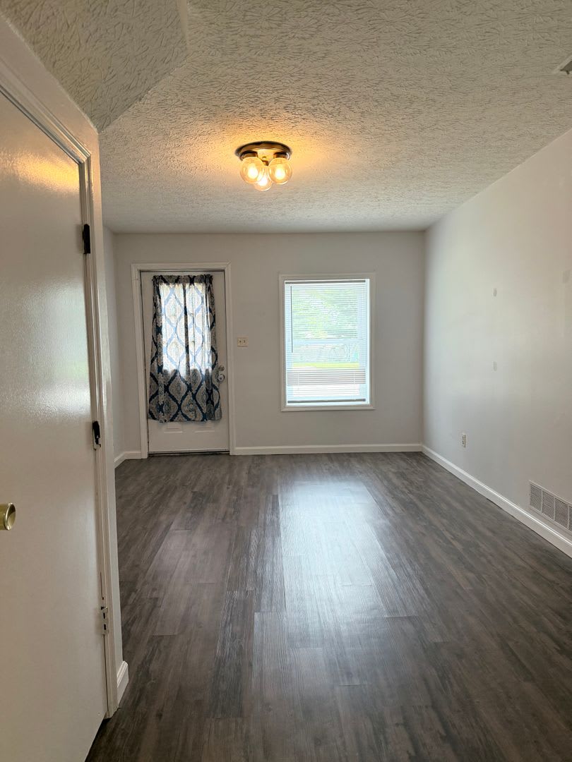 Charming Two-Story Retreat: Your Home Awaits in Bloomington! – photo 2