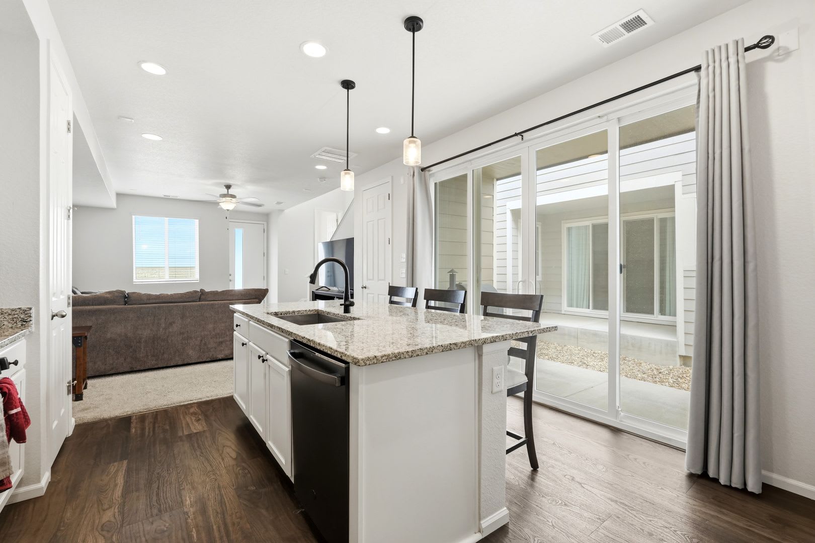 Beautiful Frederick Townhome with Two En-Suite Bedrooms & 2-Car Garage – photo 5