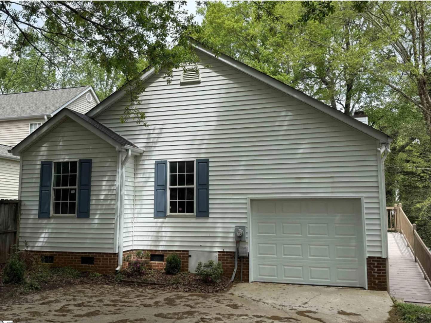 Charming 4/3 Home Downtown Greenville! – photo 2