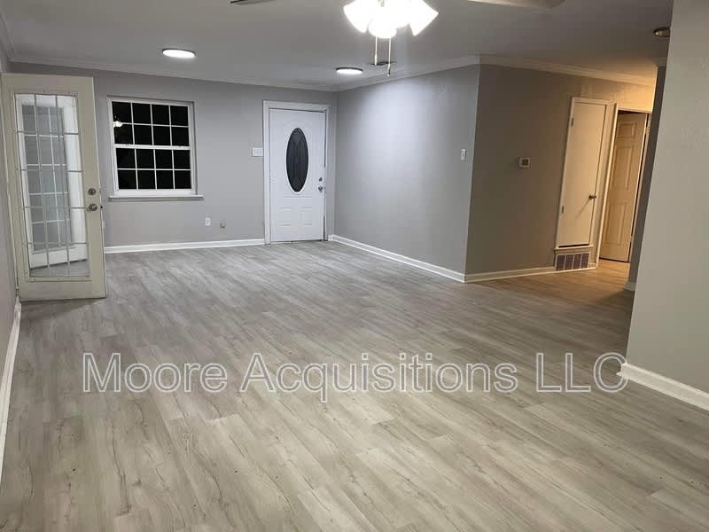 302 E Kansas – photo 3