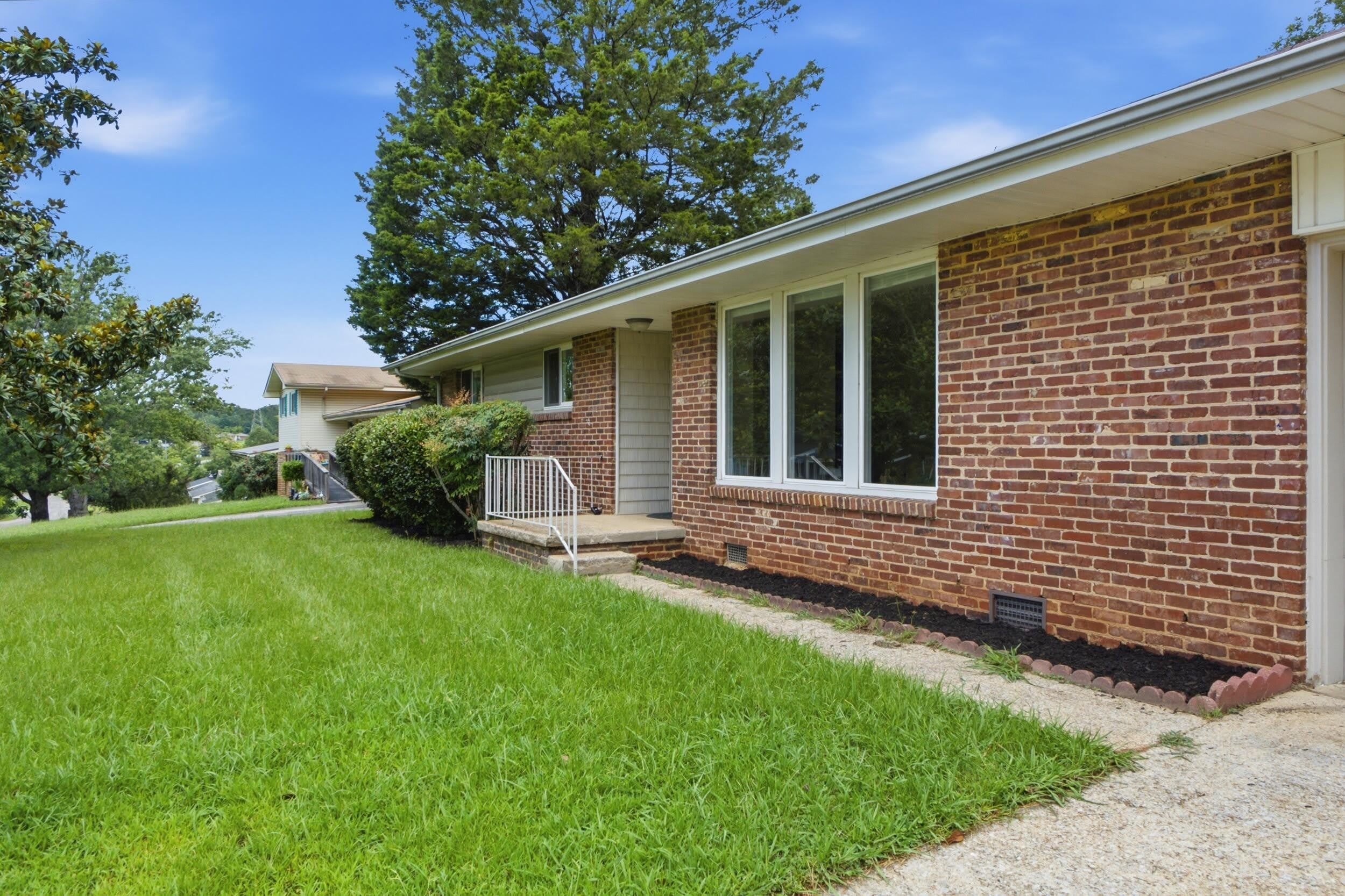 4727 Briarwood Drive – photo 3