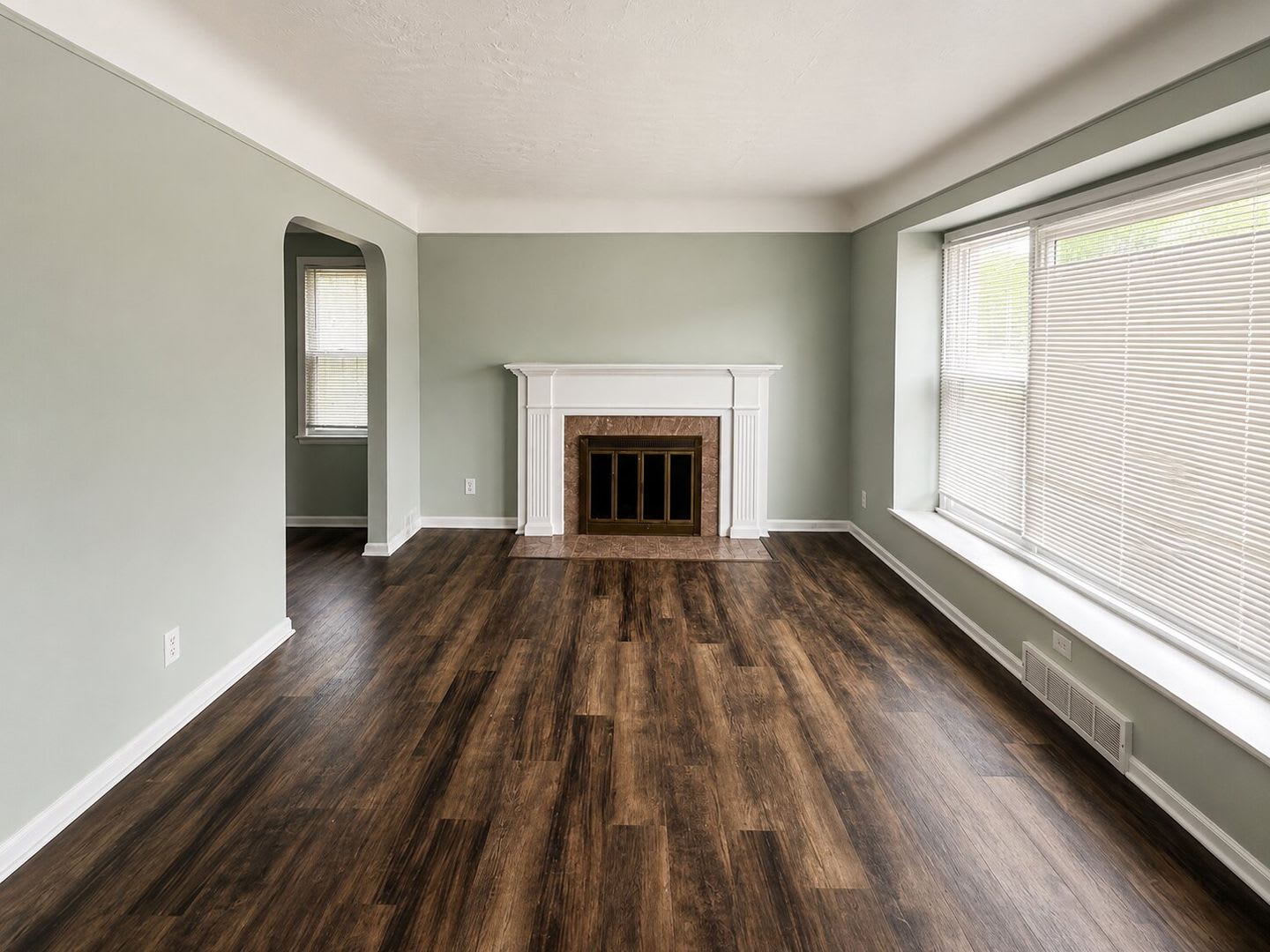 Move-In Ready 3-Bedroom Home with 1.5 Baths and Spacious Living Areas – photo 2