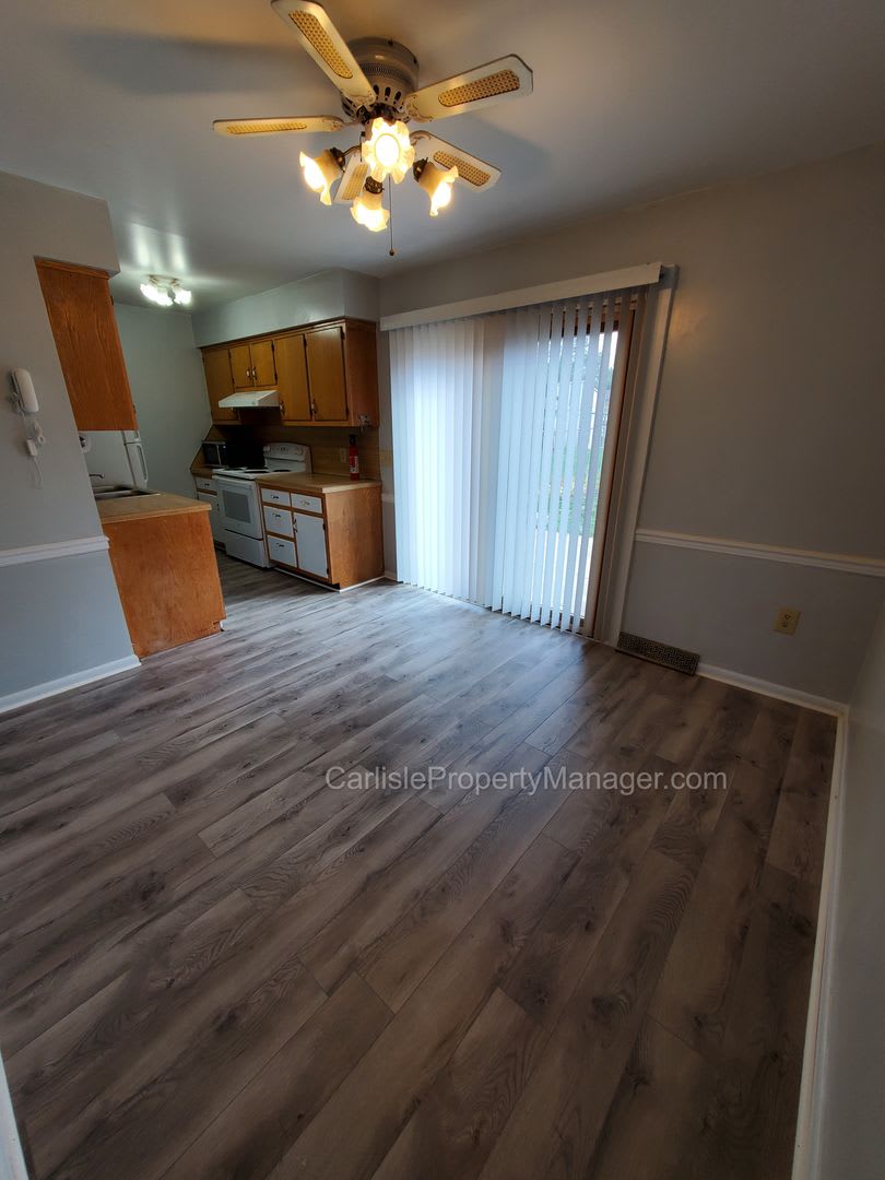 Pet Friendly 3 Beds 1 5 Bath Central A C Off Street Parking Basement With Included Laundry And Front And Back Yards – photo 2