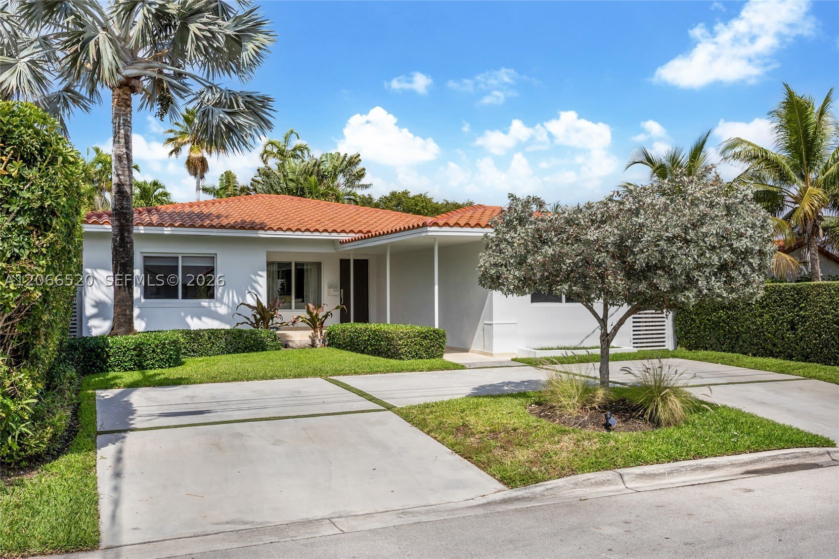 8950 Byron Ave – photo 1