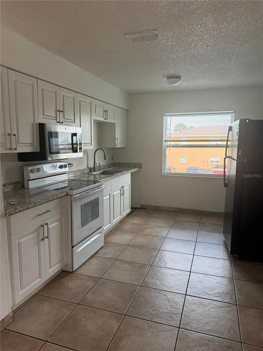 712 MICHIGAN CT – photo 3