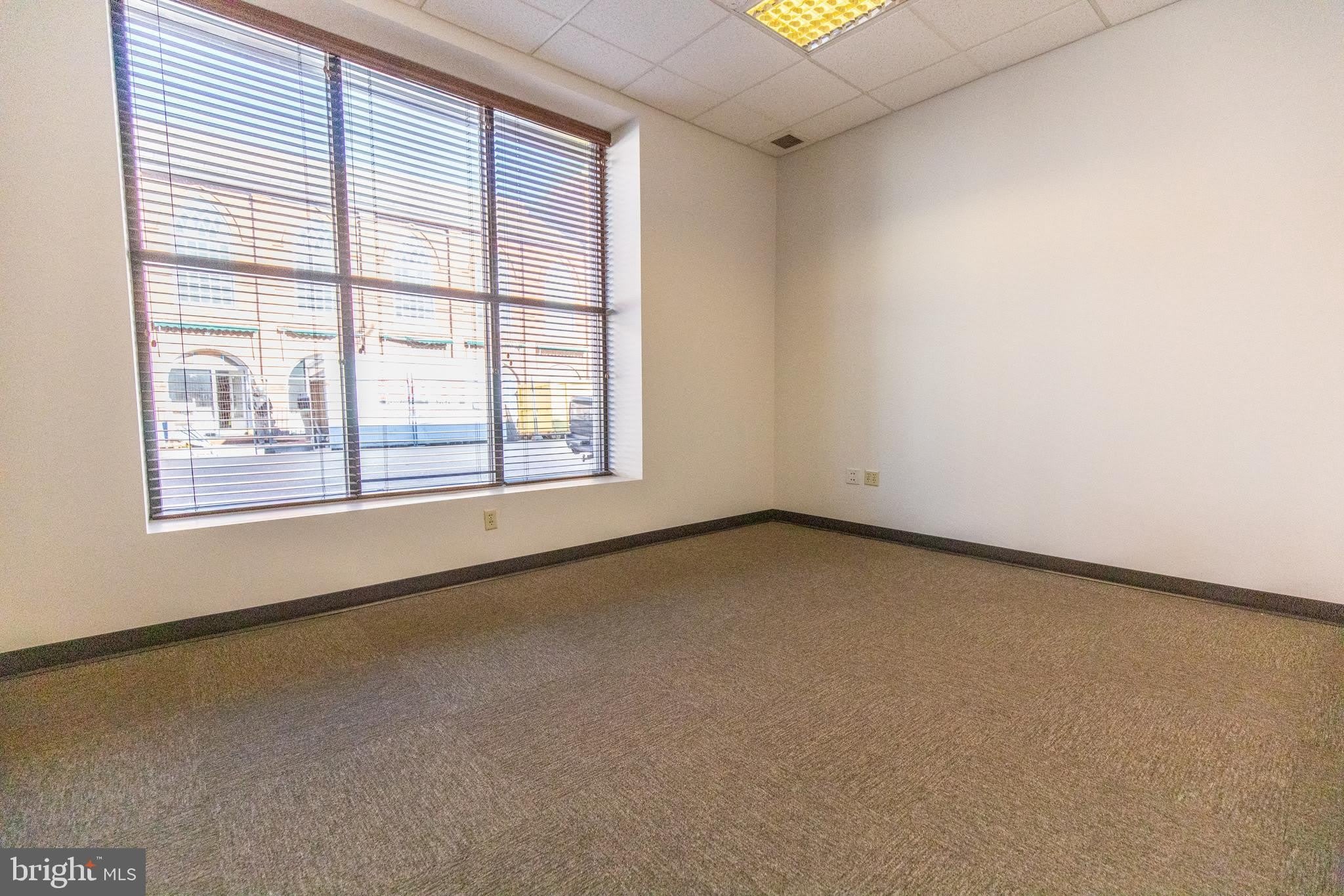 101 S QUEEN ST – photo 3