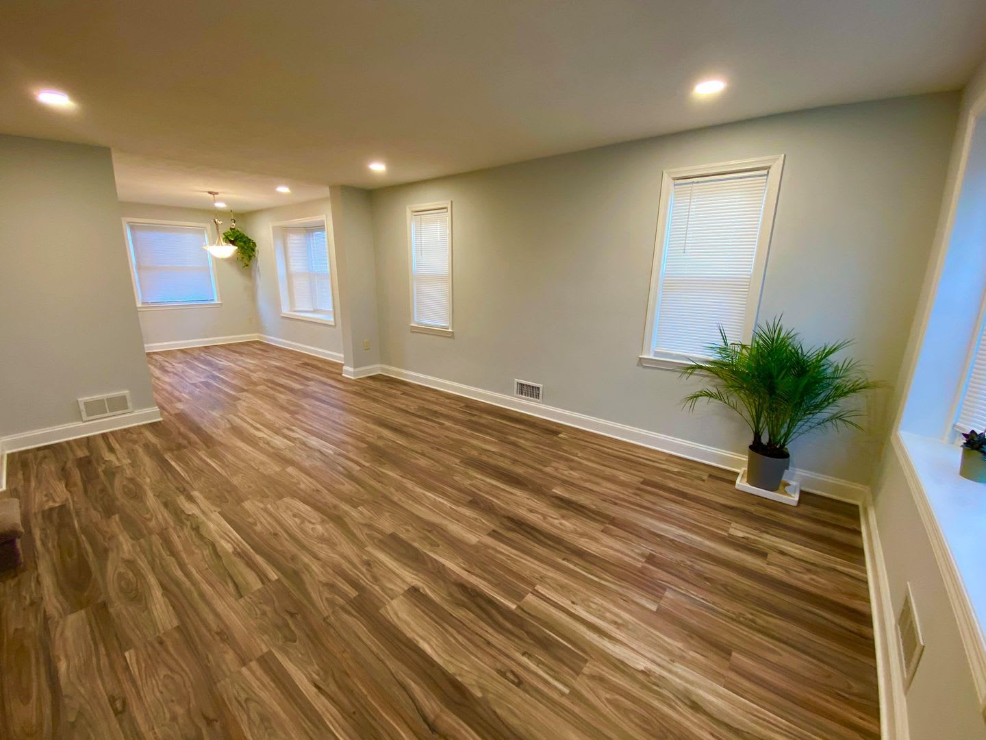 Charming 3BD/1.5BA Townhome in Dundalk, MD! – photo 3