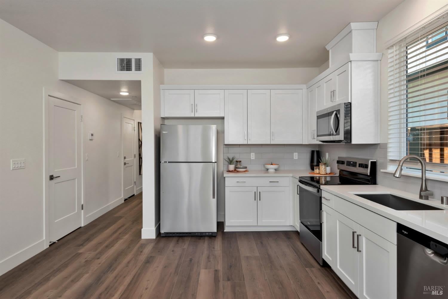 1480 Wrigley Avenue – photo 5