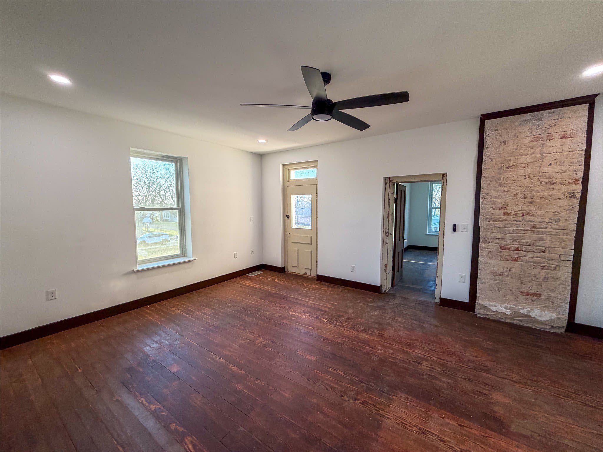 107 E Stone Street – photo 4