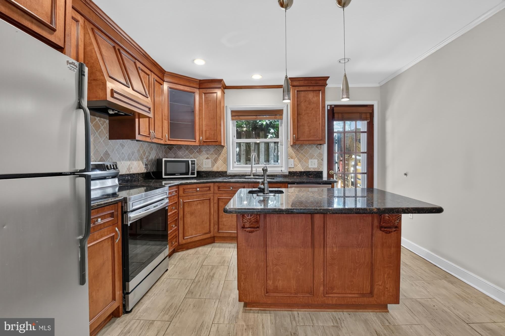 1439 E Oxford Street – photo 3