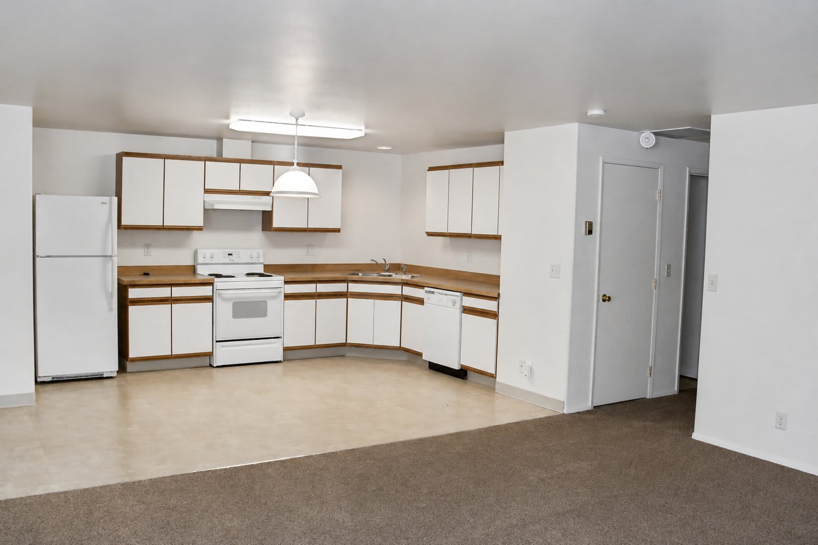 2 Bed Duplex With Fenced Yard Covered Patio Water Included – photo 3