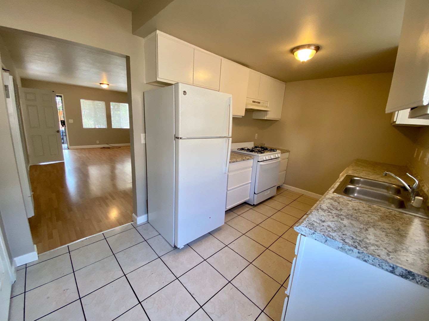 3 Bed 1 Bath House with Laundry Hookups and Off-Street Parking! – photo 4