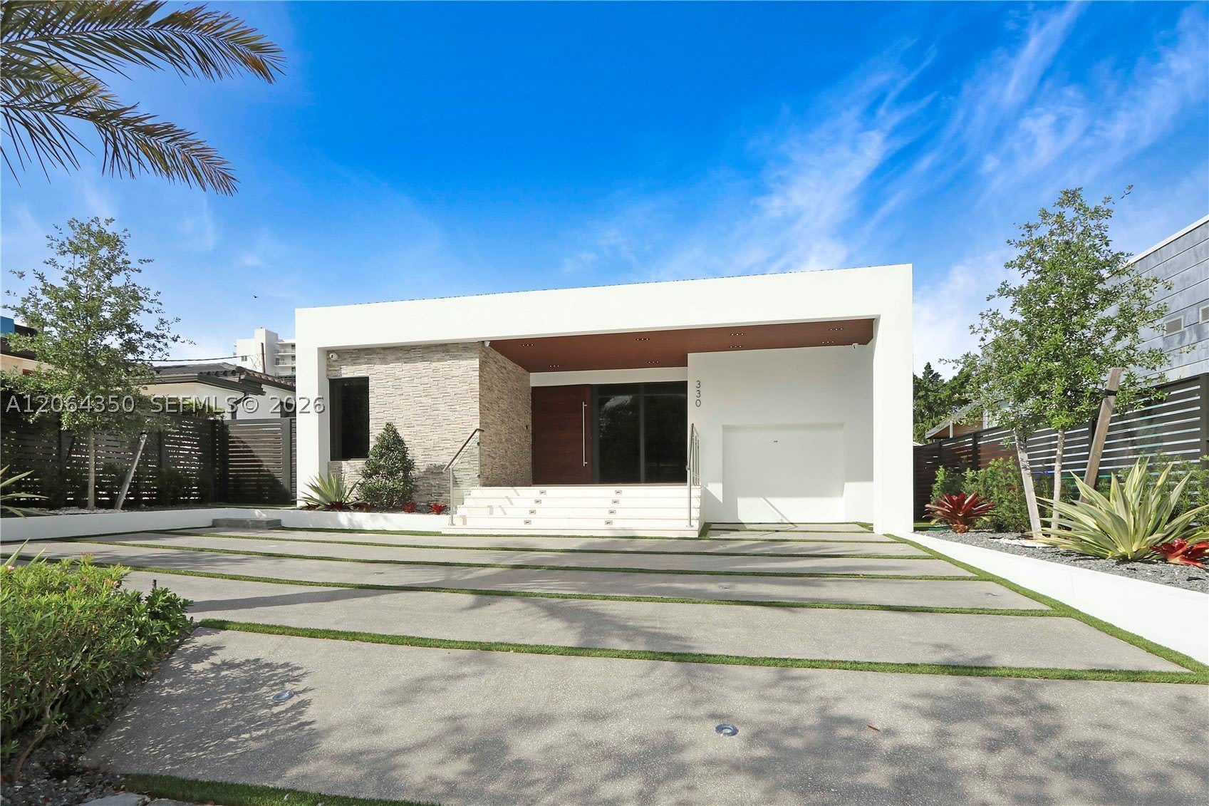 330 SW 19th Rd – photo 2