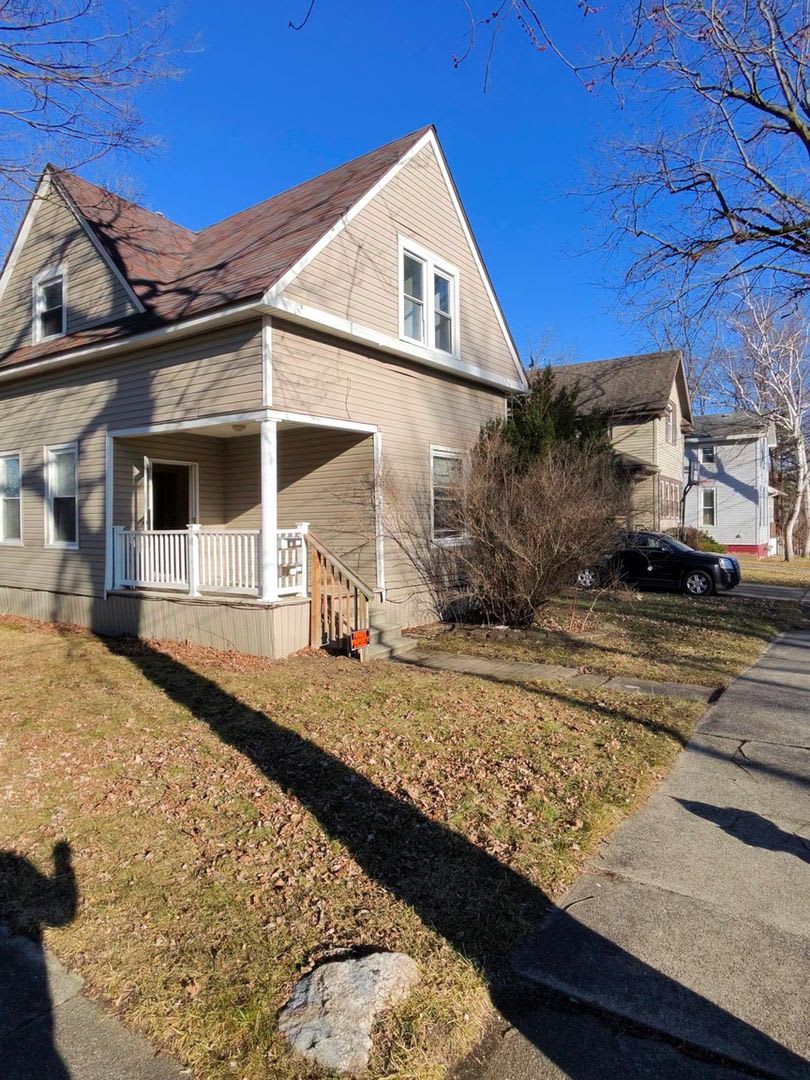 Charming 2BR Duplex in Saginaw – photo 4