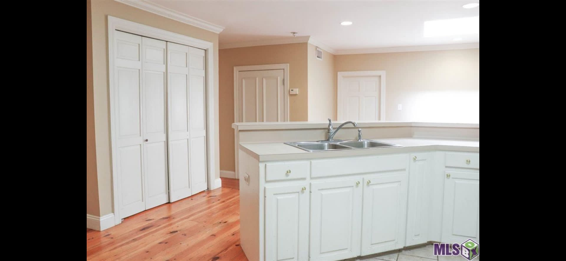 2BR 2BA 3rd Street Downtown – photo 4