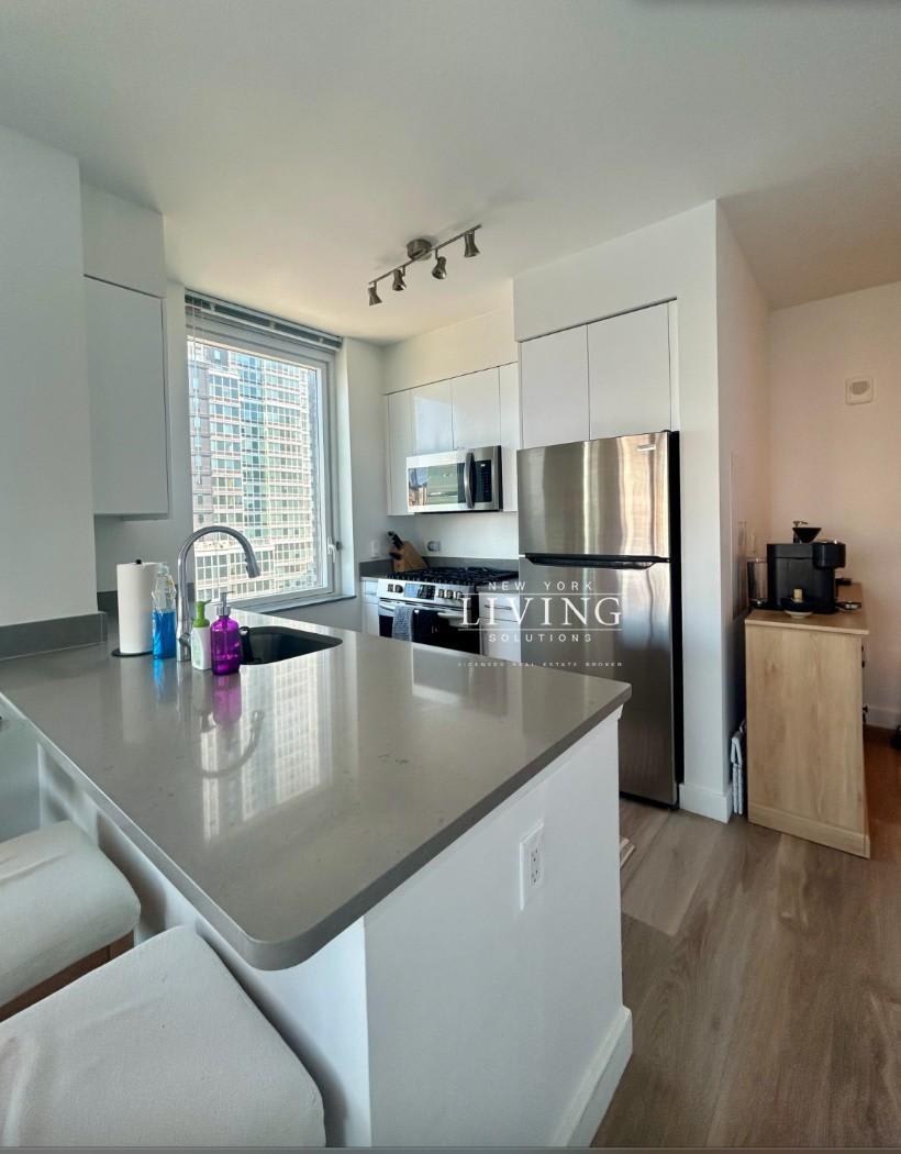 5241 Center BOULEVARD – photo 2