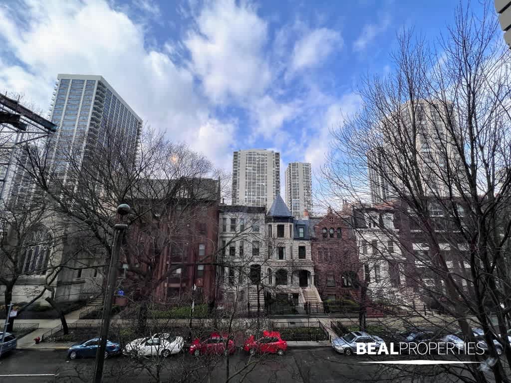1435 N Dearborn St – photo 2