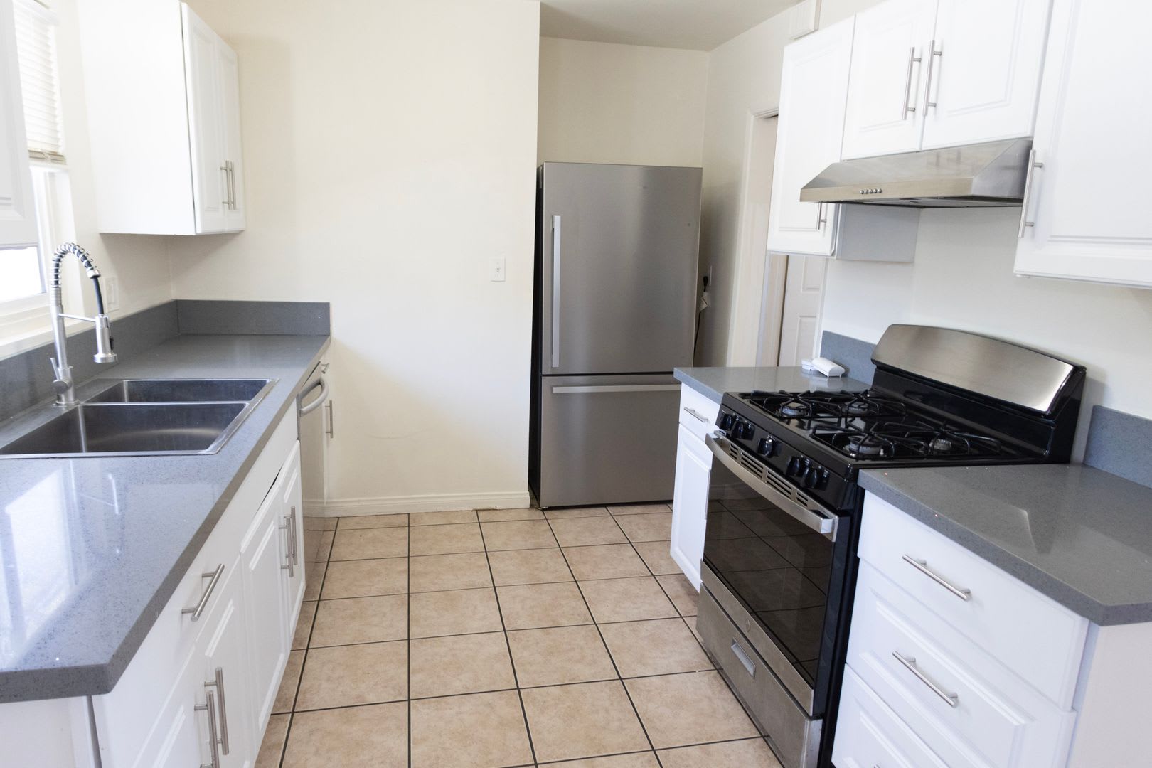 7 Bedroom 4 Bath Home a hop and a skip to campus- SPECIAL OFFER 15 DAYS FREE RENT DEC 2026 – photo 5