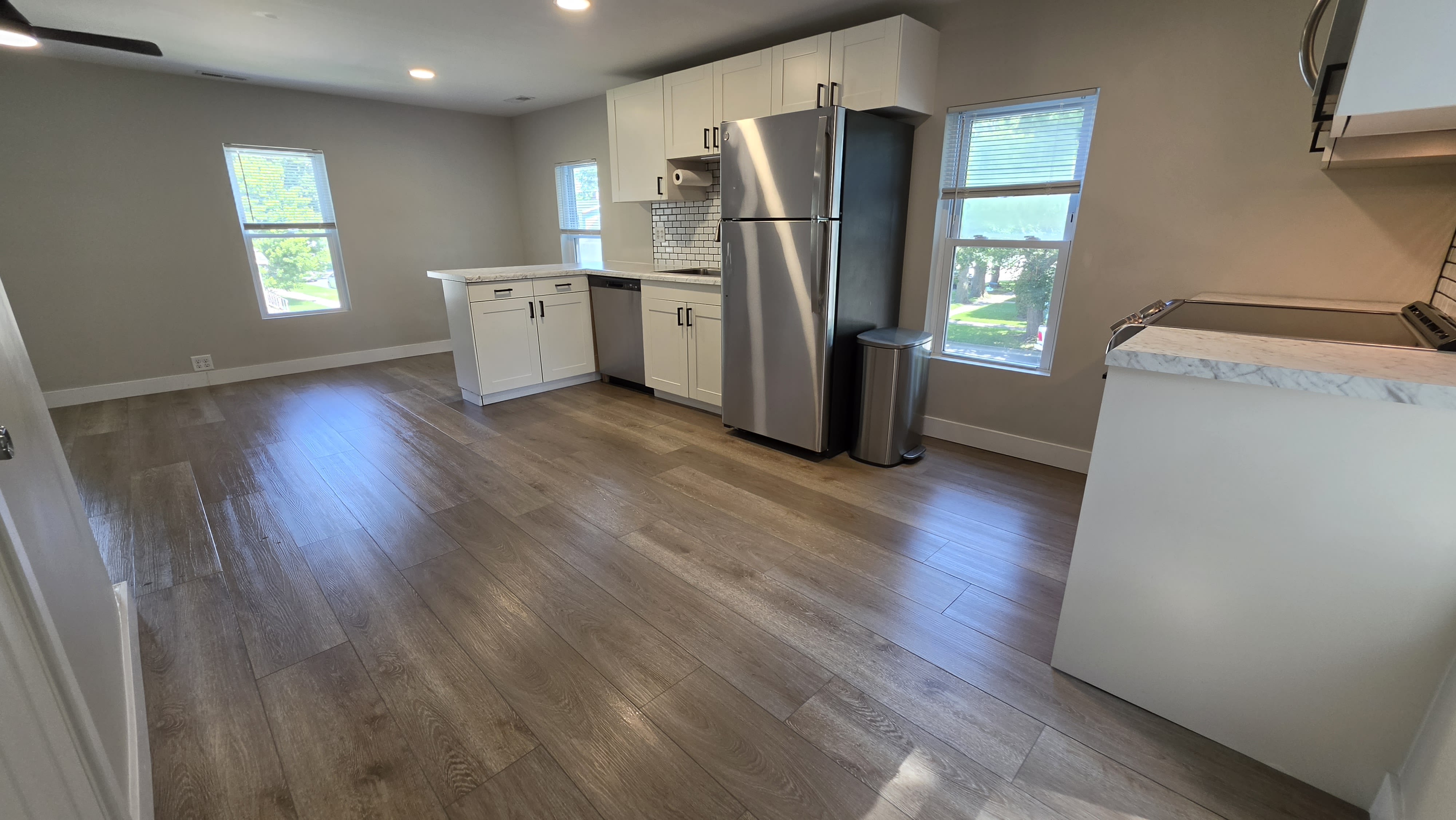 760 E Main St – photo 4