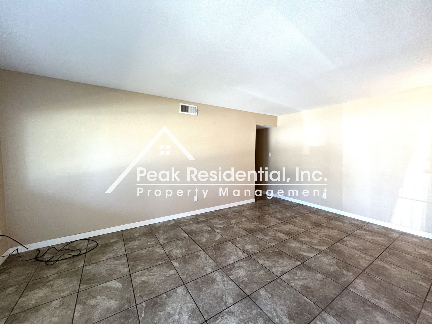 Wonderful 2bd/1ba Duplex with 1 Car Garage – photo 3