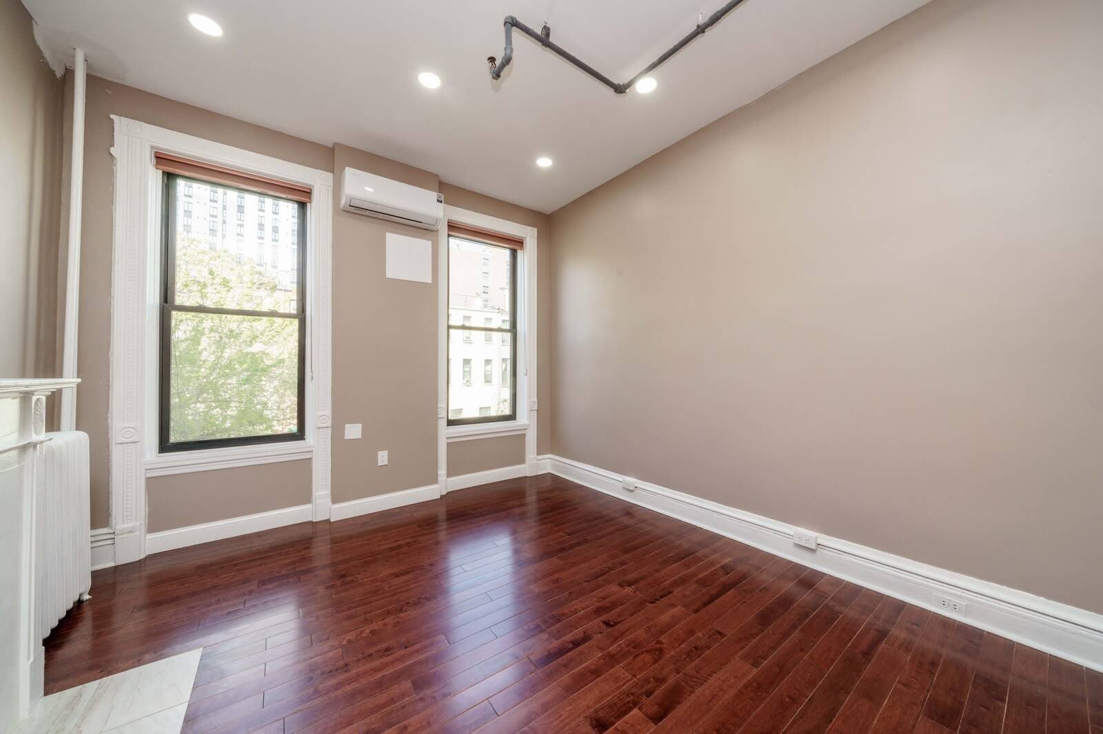 211 W 122nd Street – photo 2
