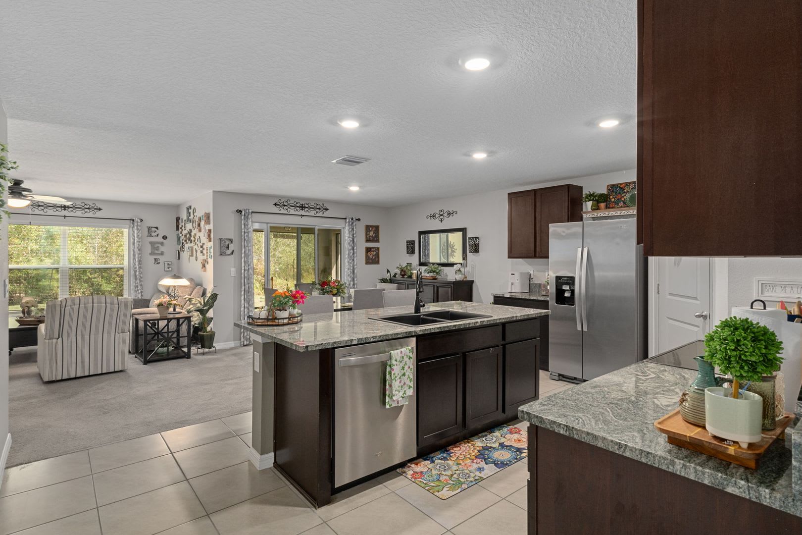 Beautiful 4 Bedroom Home In Gated Golf Course Community – photo 3