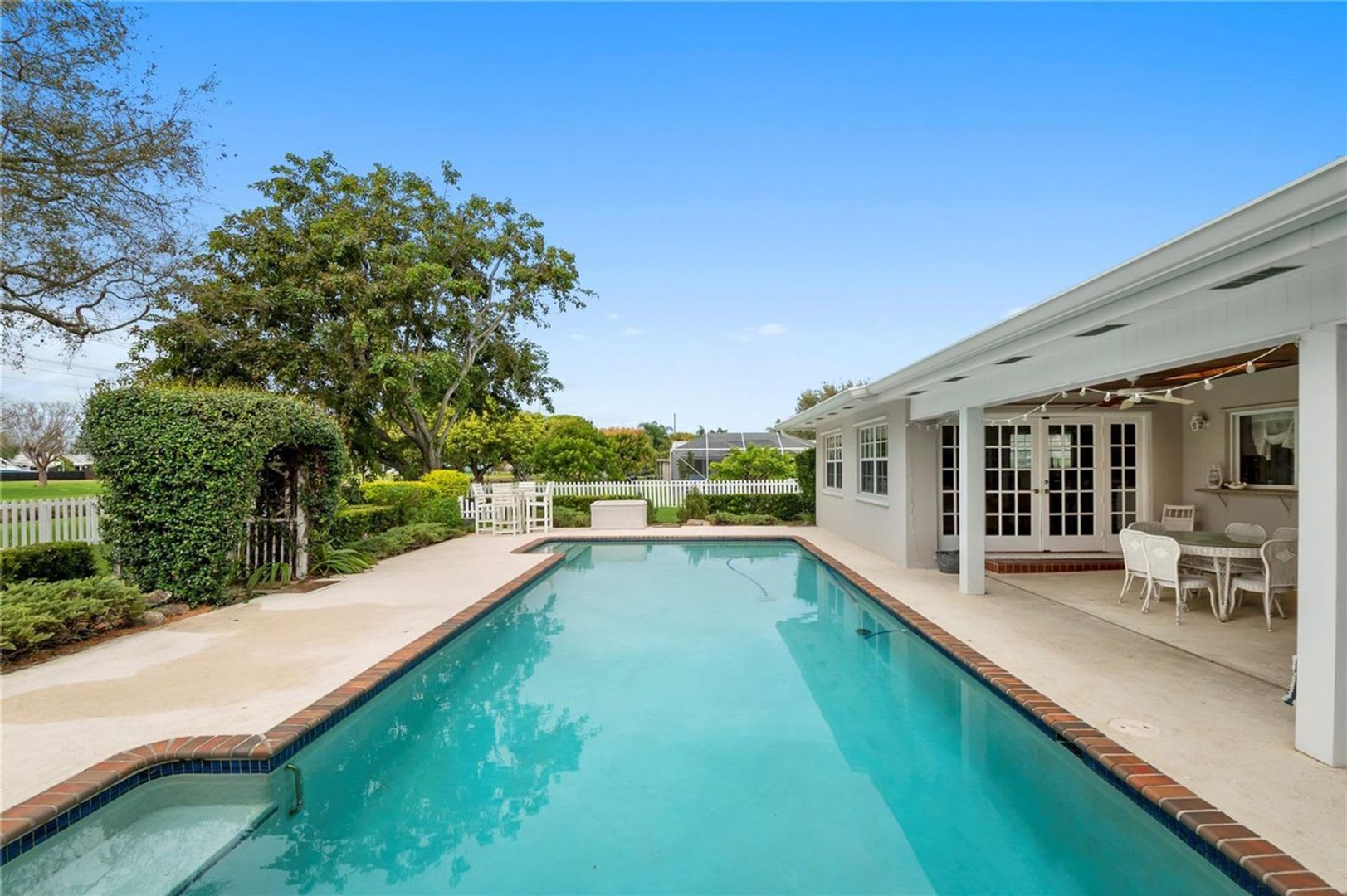 Beautiful home in quiet neighborhood – photo 1