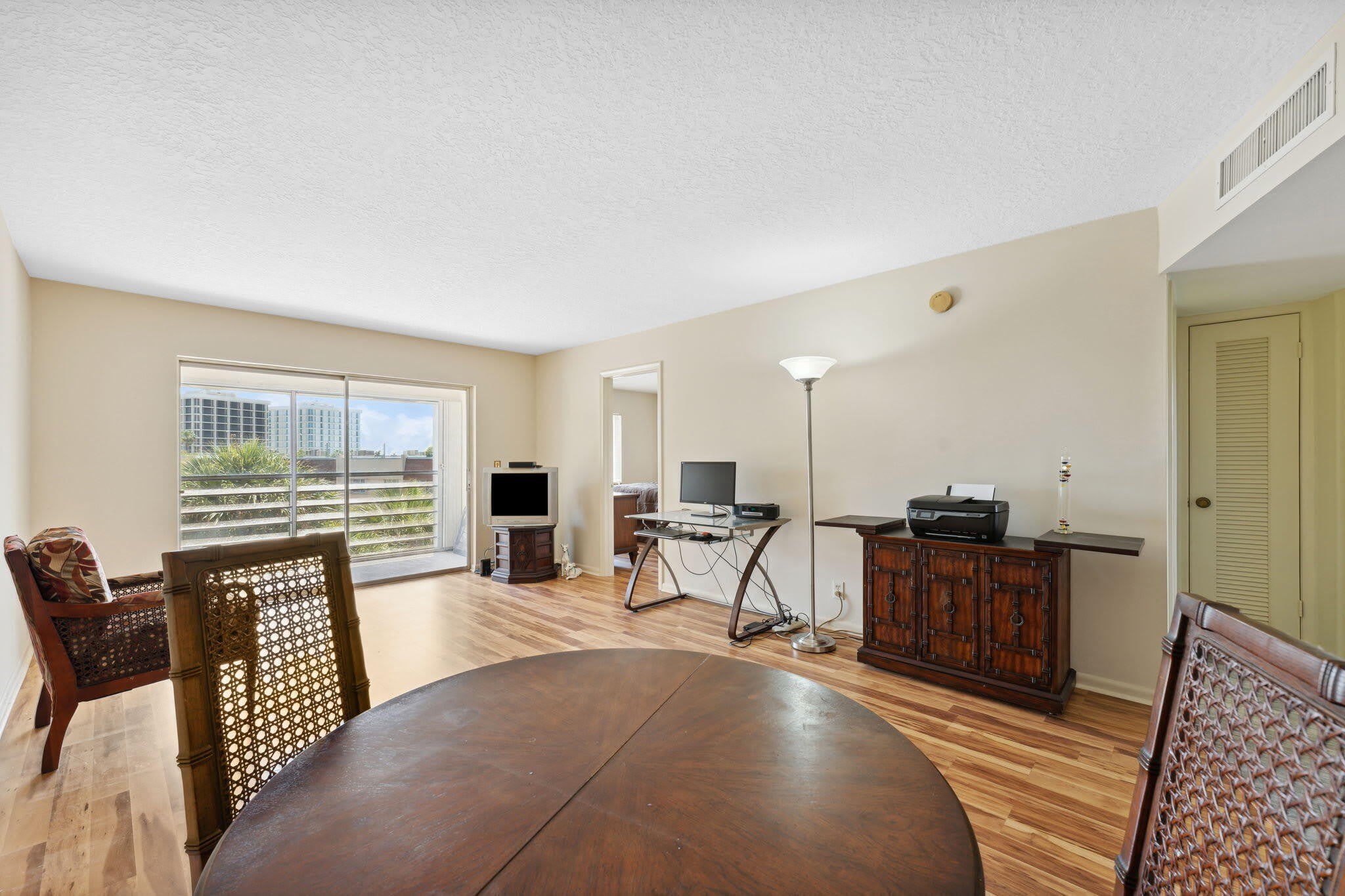 1638 Embassy Drive – photo 4
