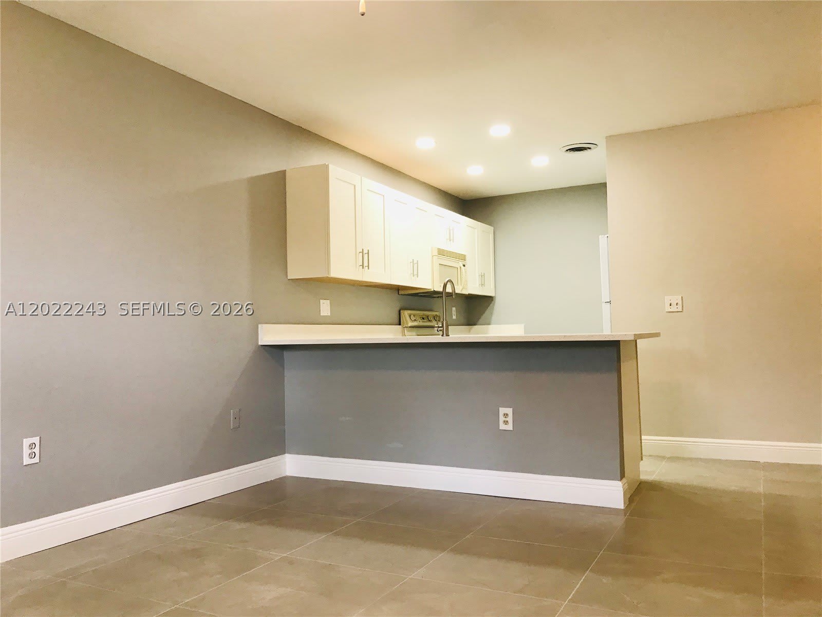 565 NW 100th Pl – photo 2