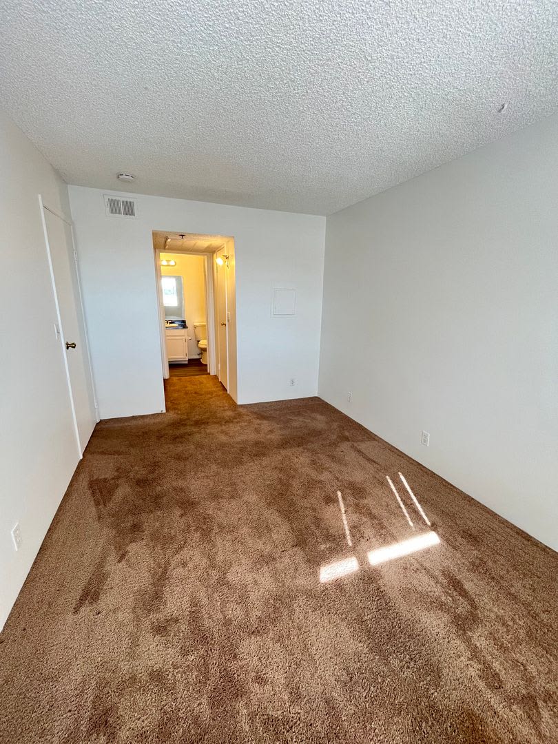 1 Bedroom 1 Bathroom Condo unit Near Las Vegas Strip! – photo 5