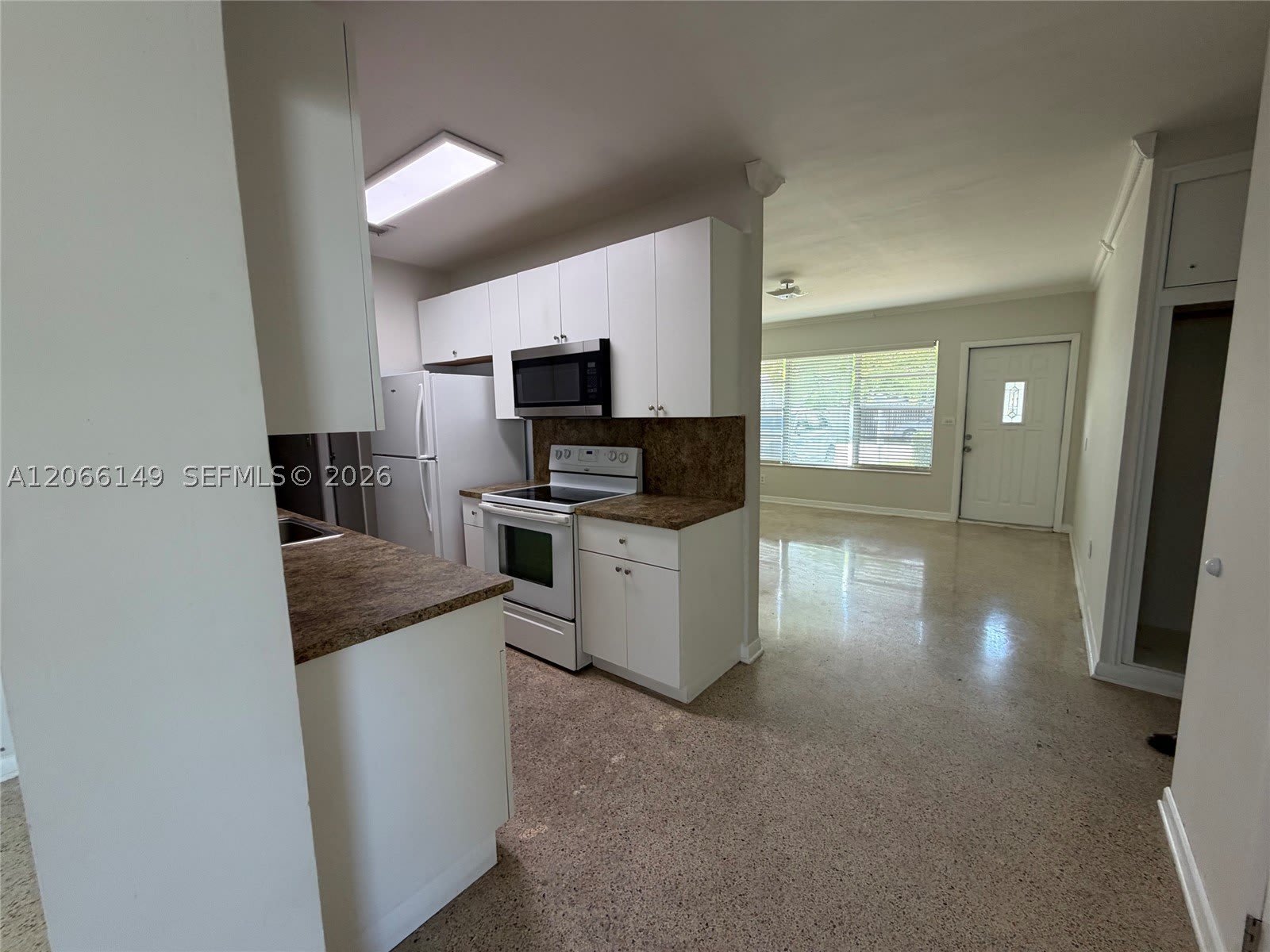 980 W 53rd Ter – photo 2