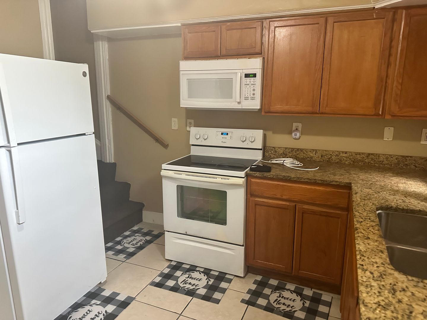 Spacious Home! Finished Basement! W/D! Available Now! – photo 5