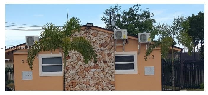 513 SW 6th Ave – photo 2