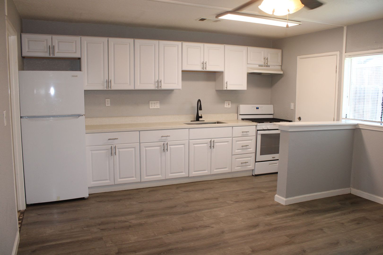 Two Bedroom plus BONUS Room in Pittsburg Single Story Four-plex- OPTIONAL DETACHED GARAGE AVAILABLE! – photo 4