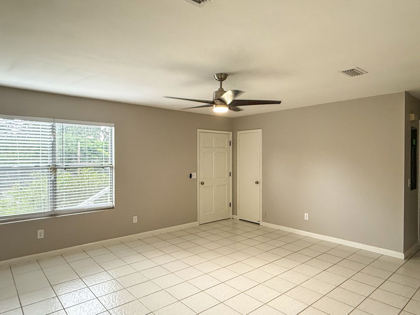 Charming updated 3BR/2BA Home on Quiet Orange Park Cul-de-Sac! – photo 4