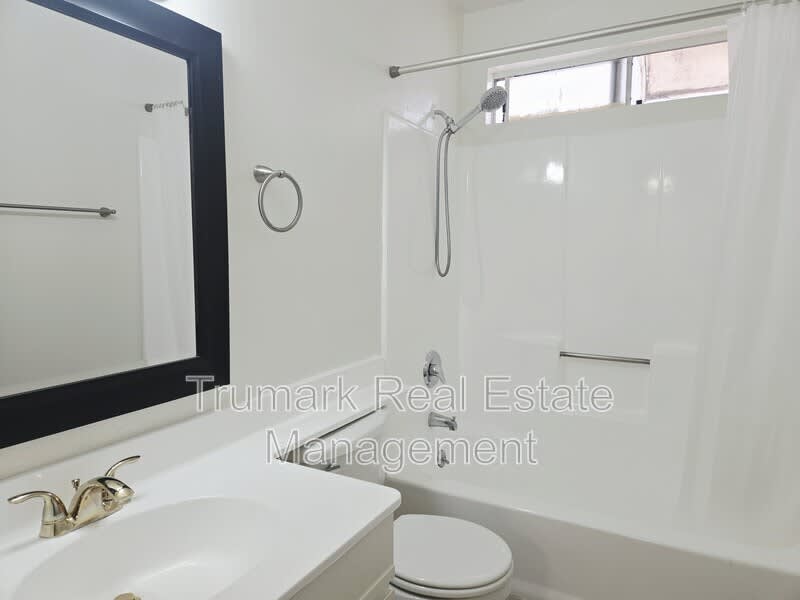 1122 E Elk Ave. – photo 4
