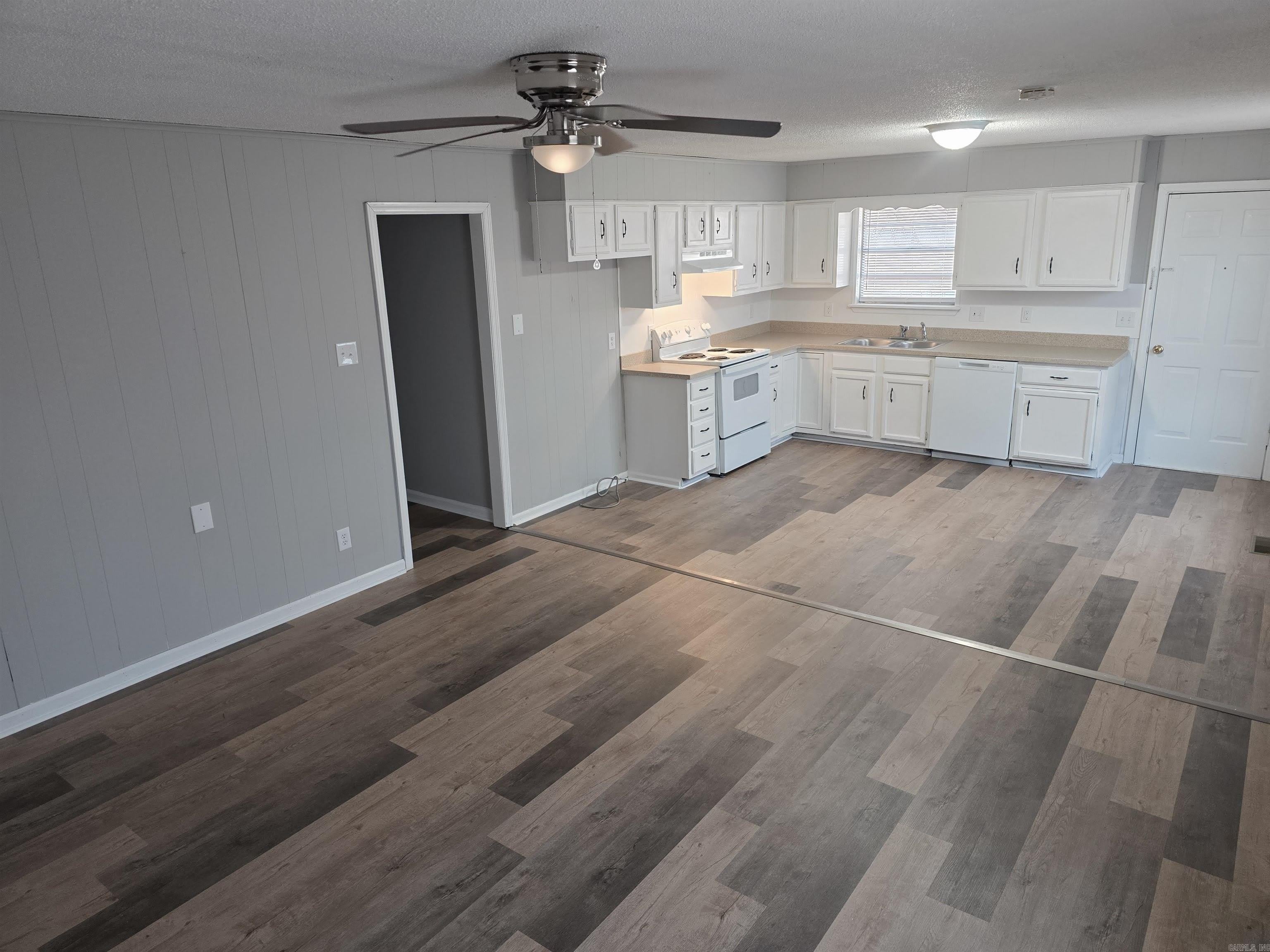 617 Brierly Drive – photo 2