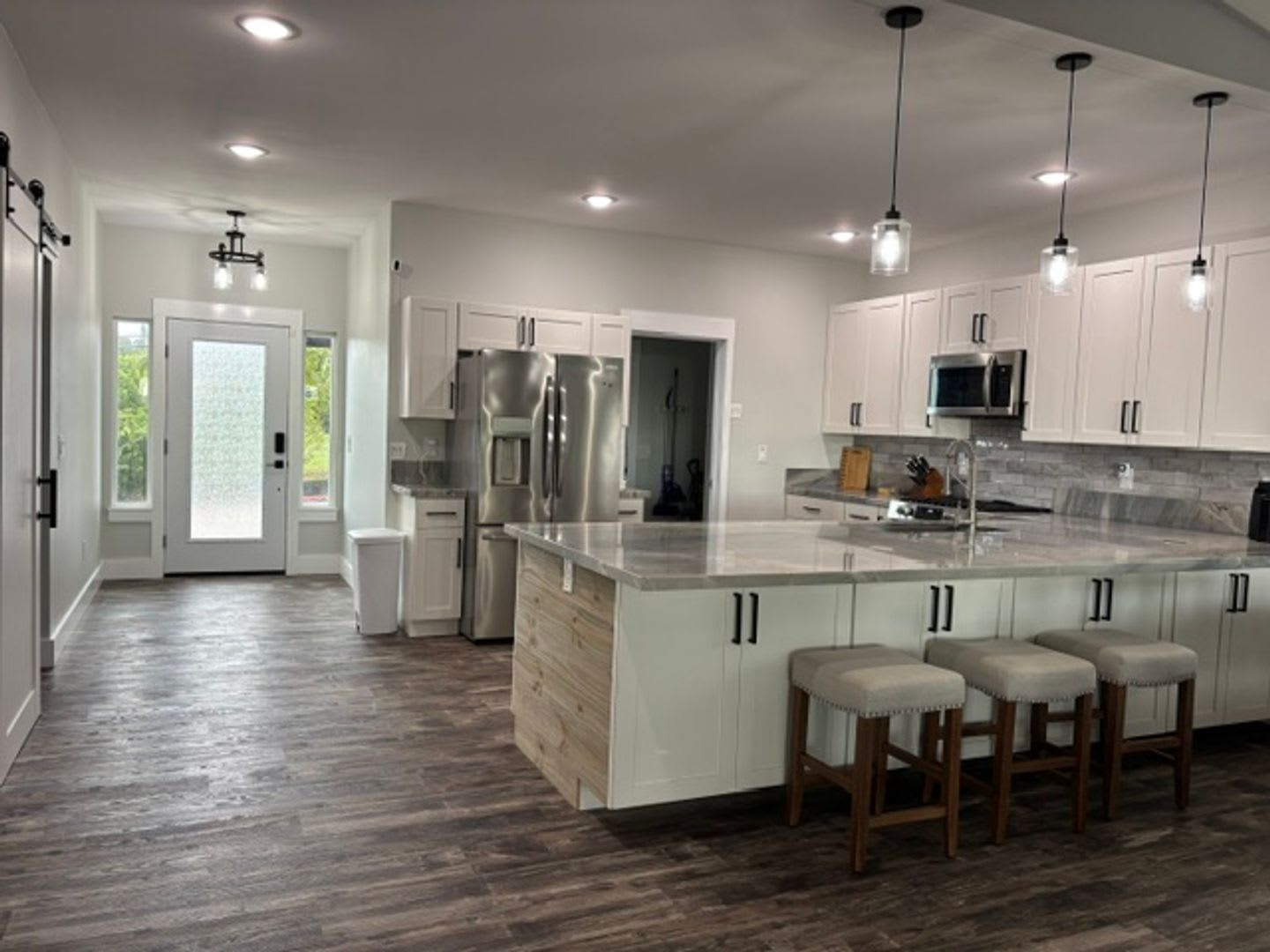Gorgeous Pet Friendly 3 Bedroom / 2 Bath Executive Home in Discovery Harbor – photo 4