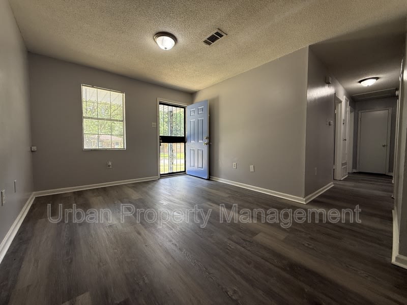 3544 Hicky St – photo 4