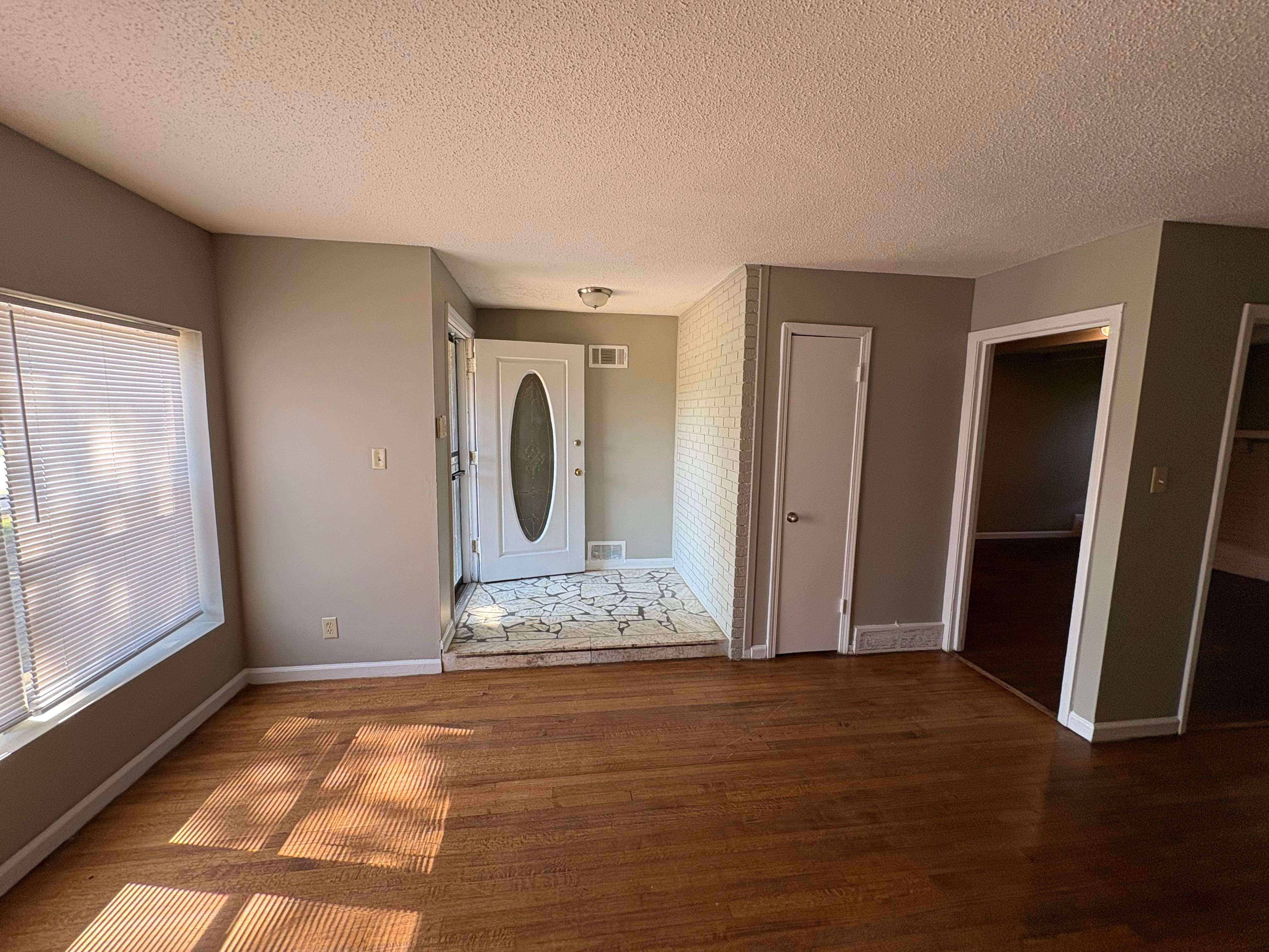 3975 Kerwin Dr – photo 4