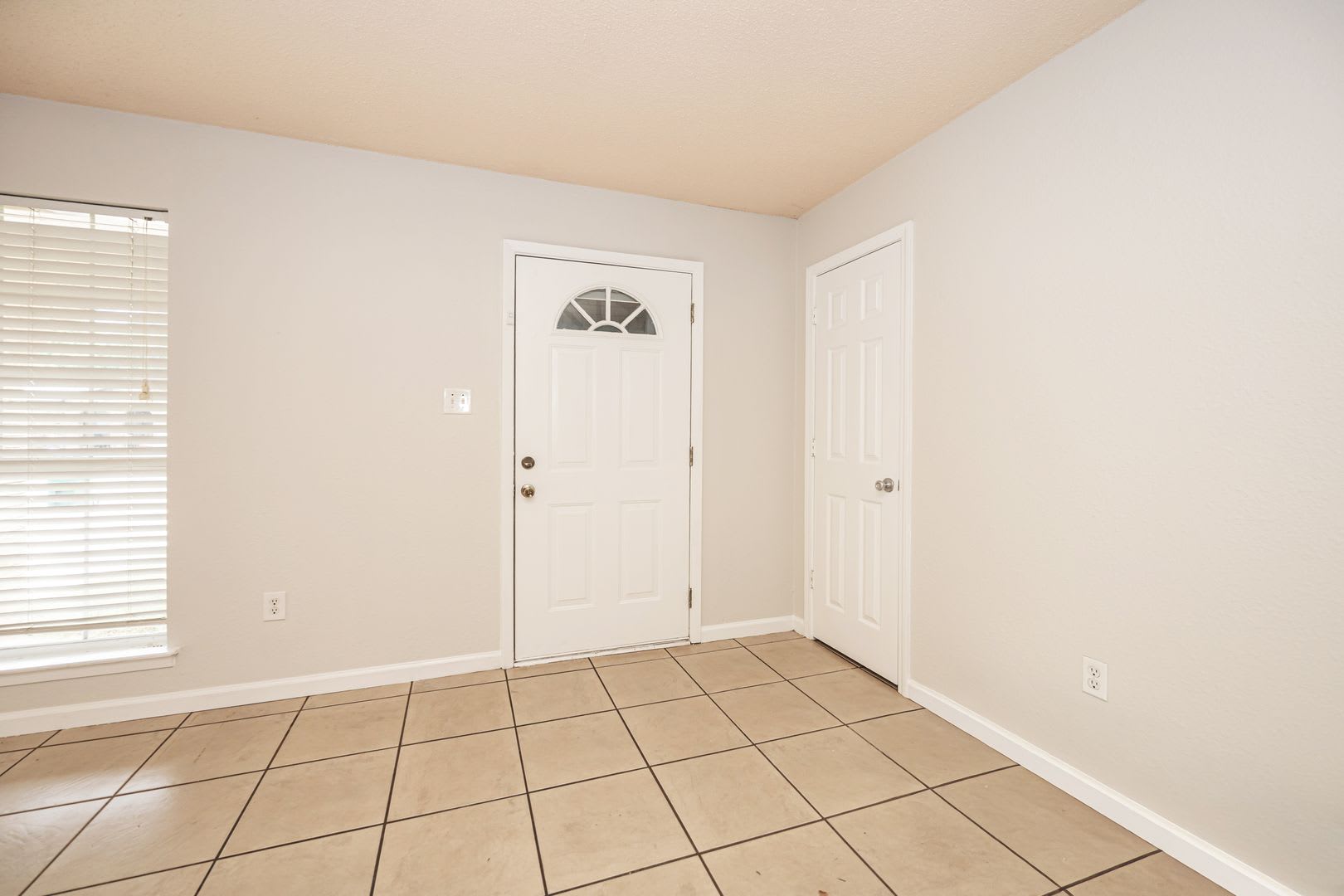 3 Bed / 1 Bath Home – Convenient Gautier Location – photo 4