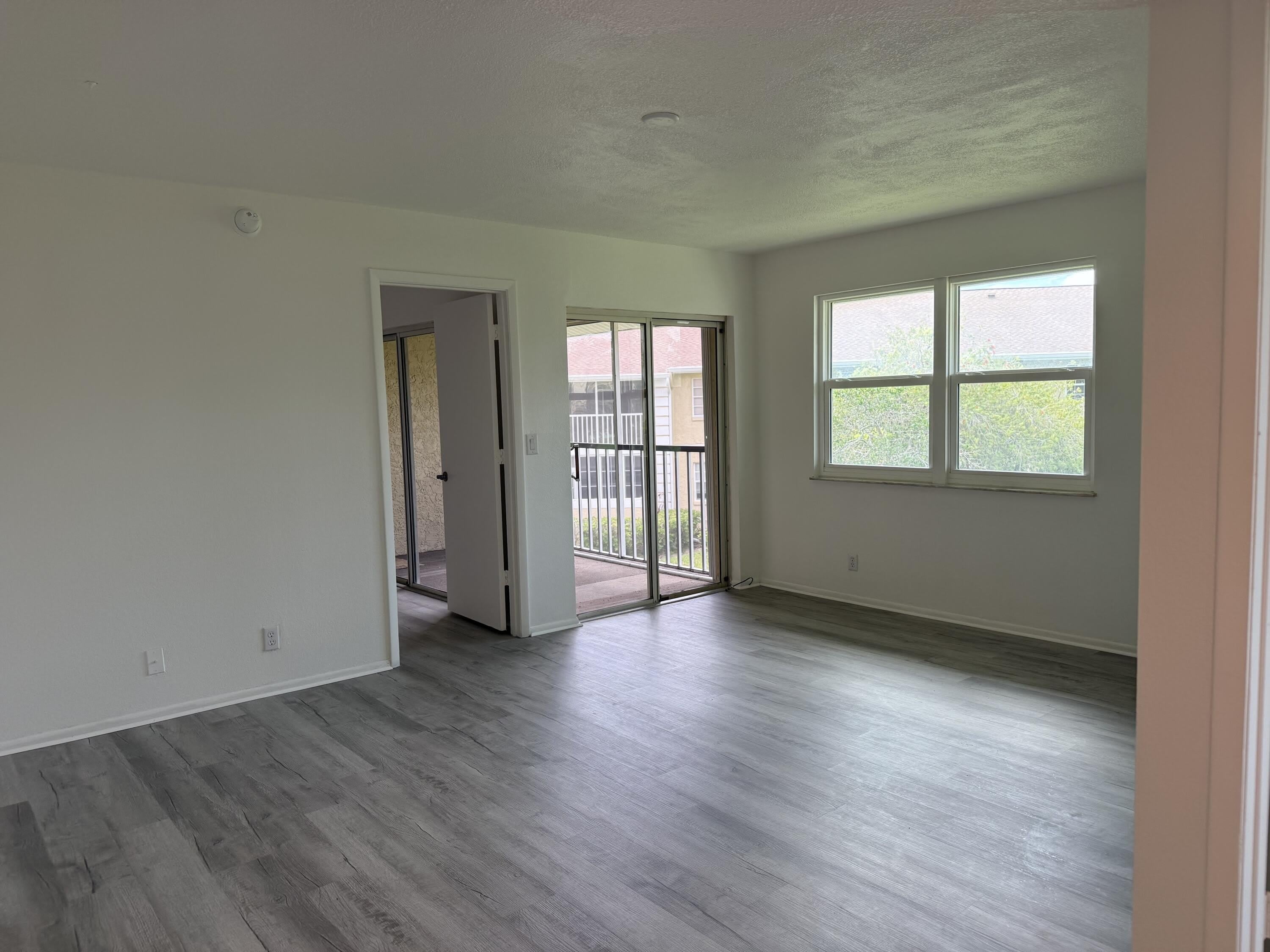 1536 SE Royal Green – photo 5