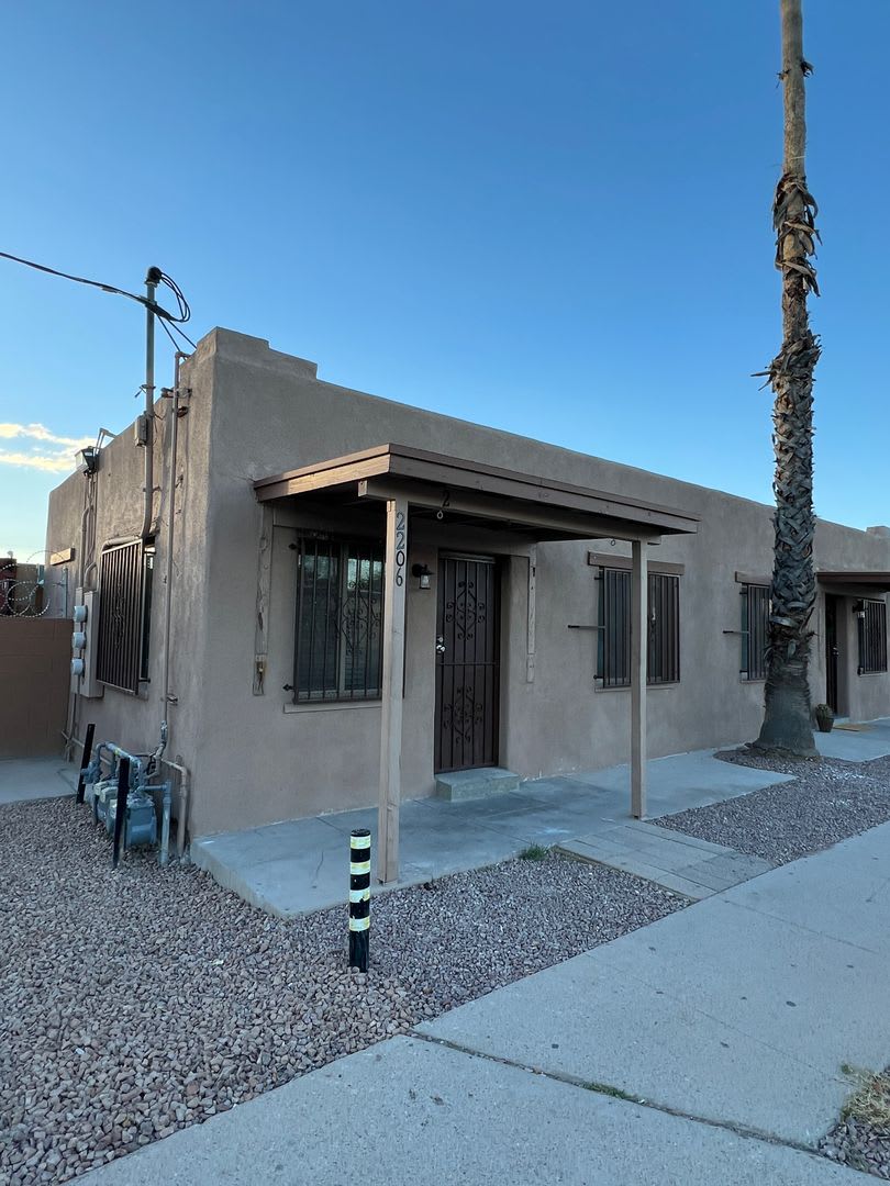 Recently Remodeled 1 Bed. Apt. Near Shopping & Public Transportation – photo 1