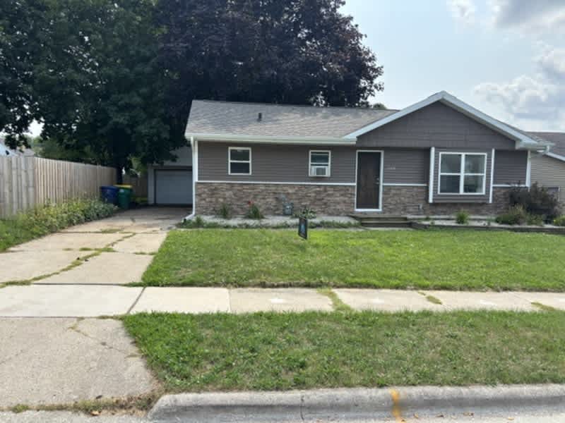 2048 Hillview Drive – photo 1