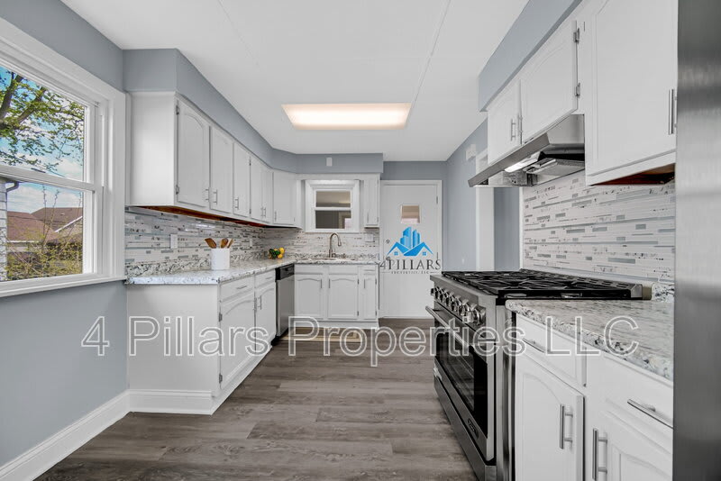 648 Stewart Court – photo 5